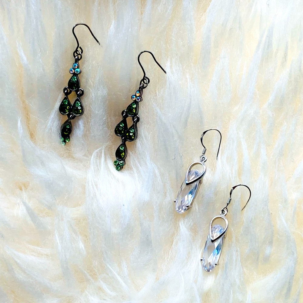 Earrings (2 pairs as a set)